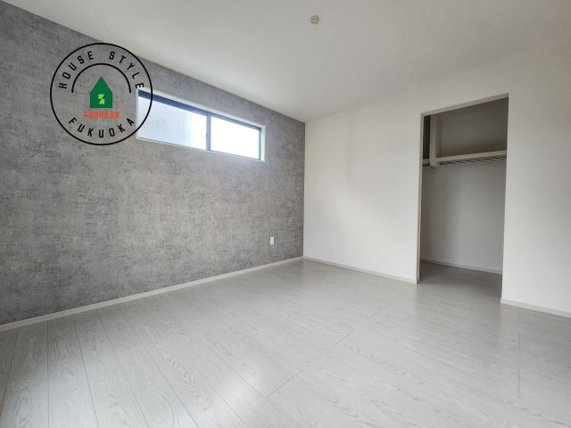 福岡市中央区小笹4丁目第1-2棟（1号棟）の寝室|主寝室には収納力に優れたクローゼットがありますので、お部屋もすっきり片付きます。