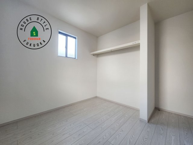 福岡市中央区小笹4丁目第1-2棟（1号棟）の子供部屋|柔らかい陽光が差し込む明るいお部屋を演出する設計。彩光の取れる窓が気持ちの良いお部屋を創り上げます。