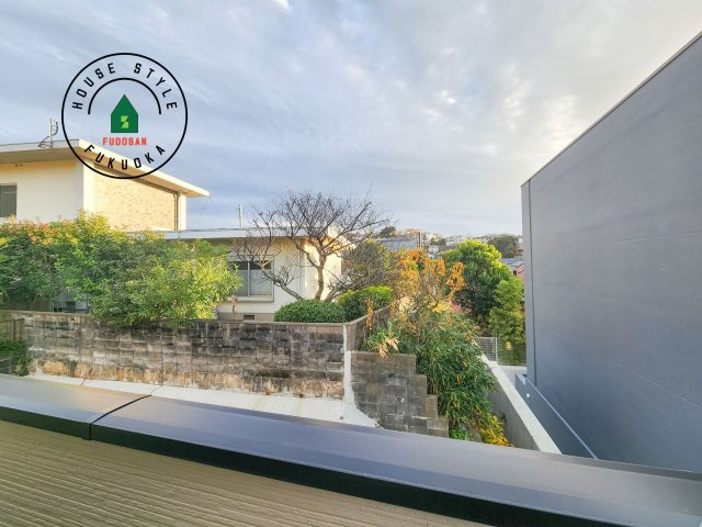 福岡市中央区小笹4丁目第1-2棟（1号棟）の展望|窓から緑が見える物件も魅力的です。