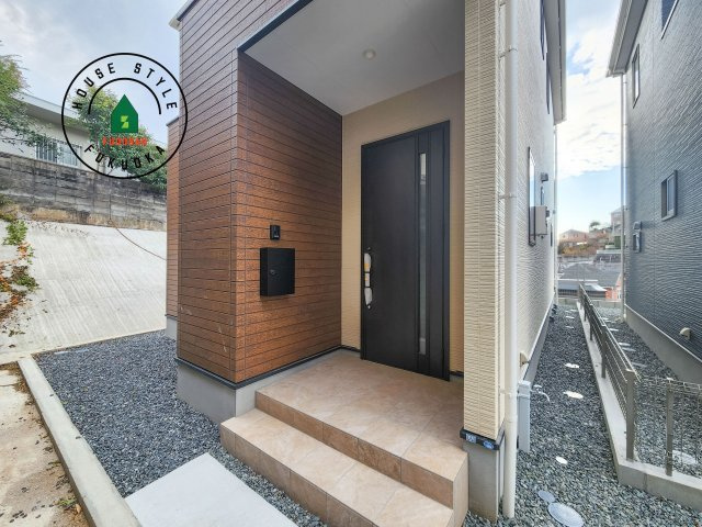 福岡市中央区小笹4丁目第1-2棟（1号棟）の玄関|おでかけの時も帰った時も、「我が家」を最初に感じでもらえる素敵な空間に。