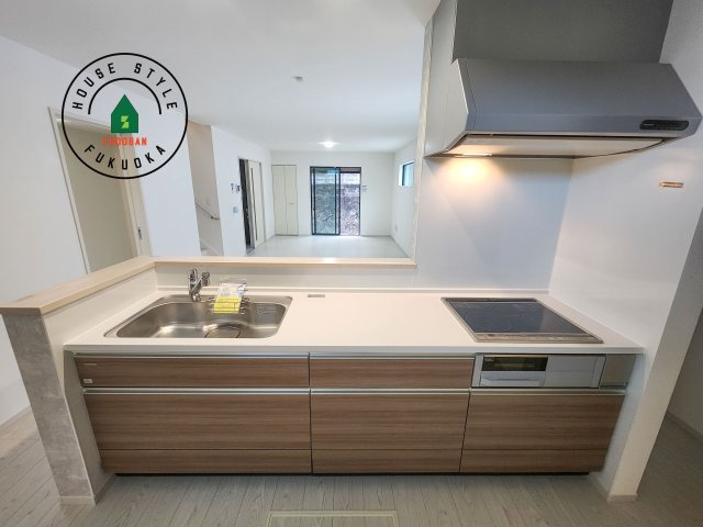 福岡市中央区小笹4丁目第1-2棟（1号棟）のキッチン|キッチン。グリル・食器洗い乾燥機・浄水器も完備。