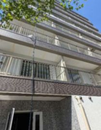 さいたま市南区別所３丁目の賃貸マンションのエントランス