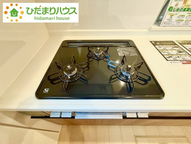 野田市中根2期　新築戸建　1号棟のその他|3口コンロでお料理する時間も短くなりそうですね(*‘∀‘)						
