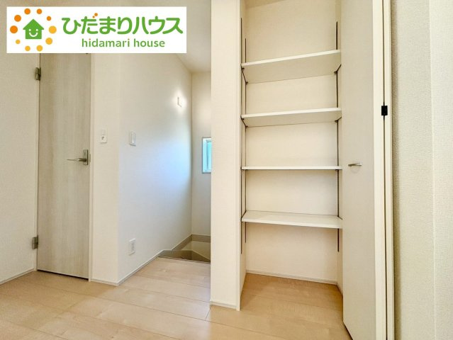 野田市中根2期　新築戸建　1号棟の収納|家族みんなで共同で使える便利な廊下収納！					
