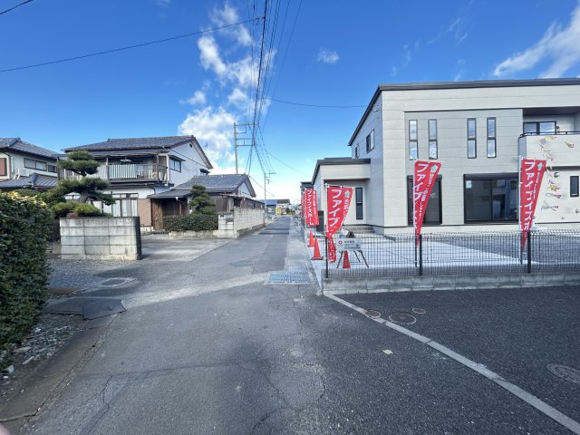 新築　前橋市総社町総社　3号棟の前面道路含む現地写真|現地写真　西側接道幅員約4ｍ