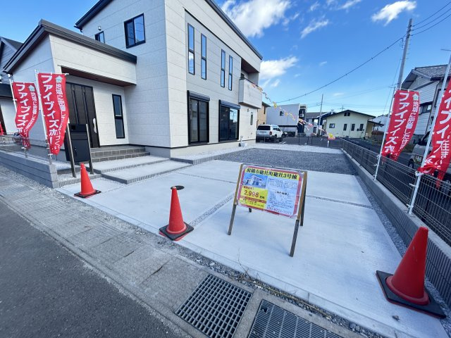新築　前橋市総社町総社　3号棟の駐車場|現地写真　駐車スペースは建物南側に並列2台可能！