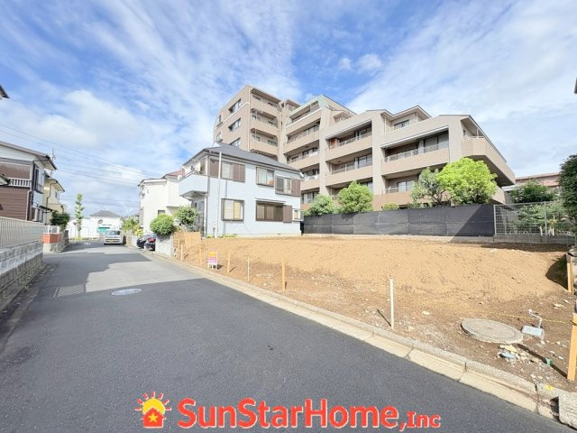 【サンスターホーム】羽村市栄町2丁目　売地の前面道路含む現地写真