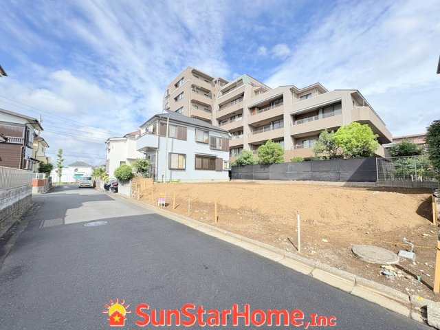 【サンスターホーム】羽村市栄町2丁目　売地の前面道路含む現地写真