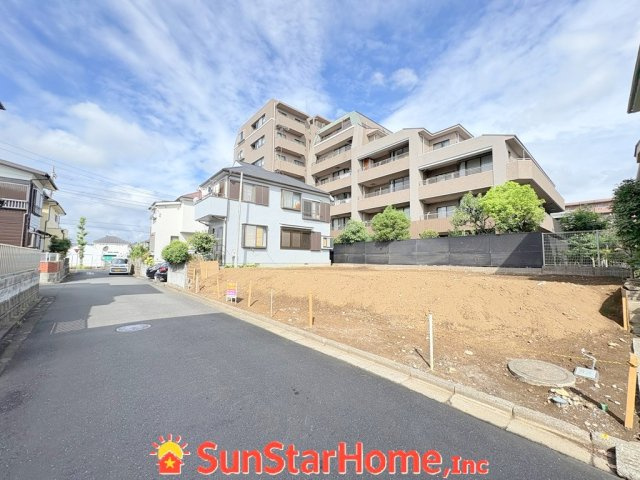 【サンスターホーム】羽村市栄町2丁目　売地の前面道路含む現地写真