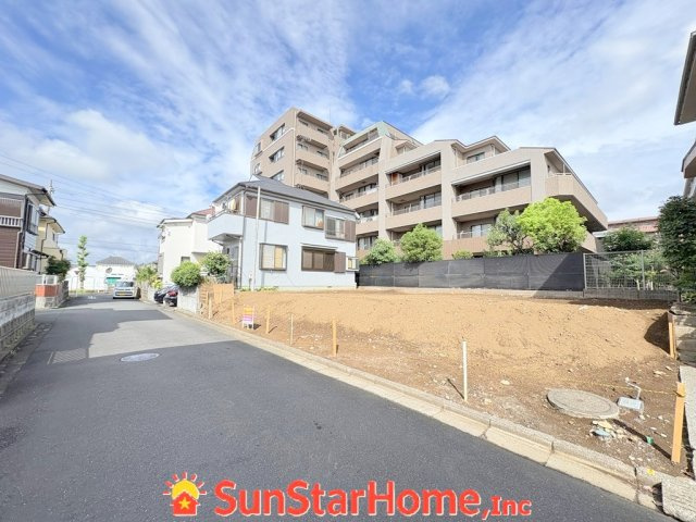 【サンスターホーム】羽村市栄町2丁目　売地の前面道路含む現地写真