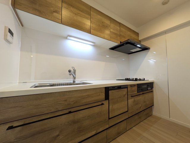 新横浜からちょっとズレるとこんなに違う！【ルイシャトレ新横浜ガーデンスクウェア】のキッチン|コンパクトなキッチンで掃除もラクラク