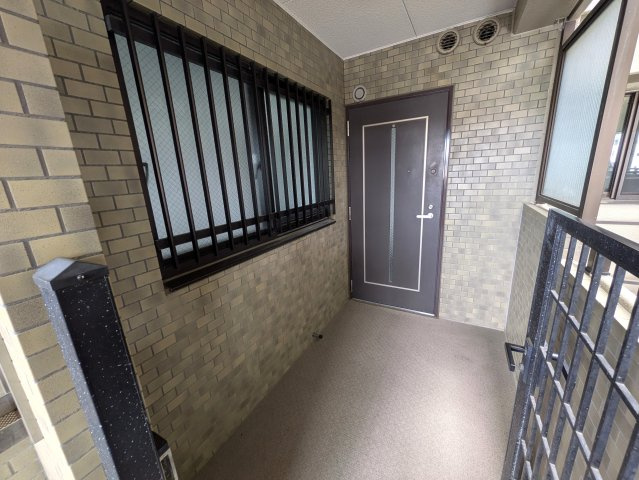 新横浜からちょっとズレるとこんなに違う！【ルイシャトレ新横浜ガーデンスクウェア】の玄関|玄関です