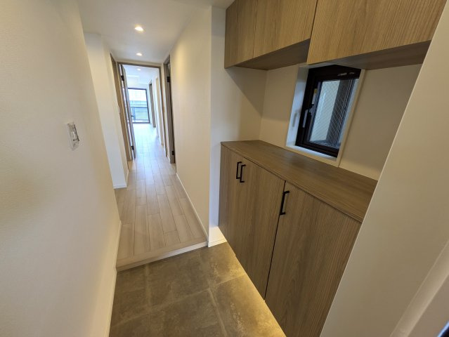 新横浜からちょっとズレるとこんなに違う！【ルイシャトレ新横浜ガーデンスクウェア】の玄関|毎日通る玄関はこちらです