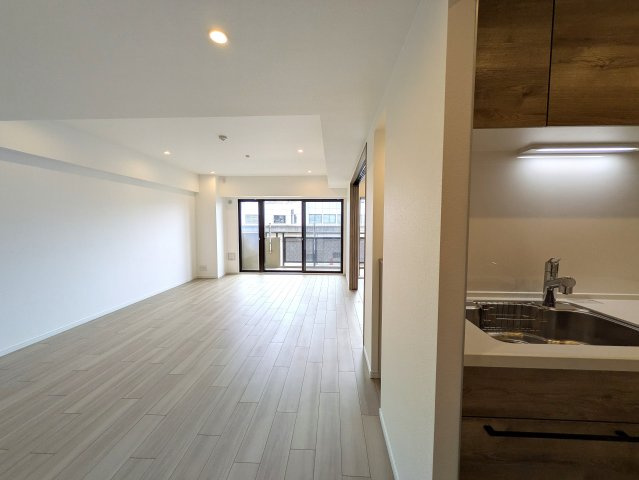 新横浜からちょっとズレるとこんなに違う！【ルイシャトレ新横浜ガーデンスクウェア】の居間・リビング