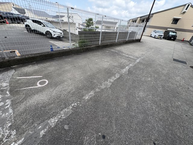神戸市西区大津和１丁目の賃貸マンションの駐車場
