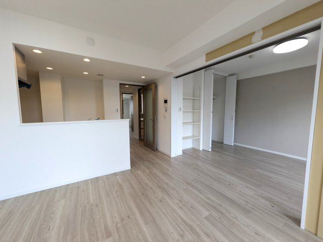 ペットと住まうリノベの【三ツ沢パーク・ホームズ参番館】の居間・リビング|使いやすい居間です