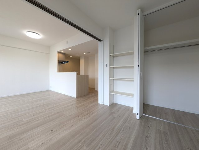 ペットと住まうリノベの【三ツ沢パーク・ホームズ参番館】の居間・リビング|居間です