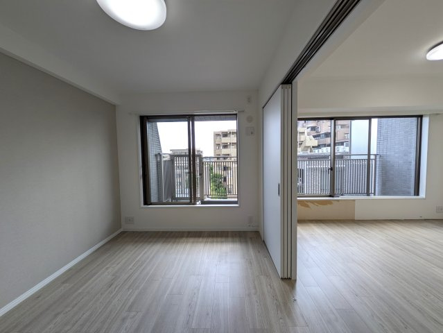 ペットと住まうリノベの【三ツ沢パーク・ホームズ参番館】の居間・リビング|ゆったりとしたリビングです