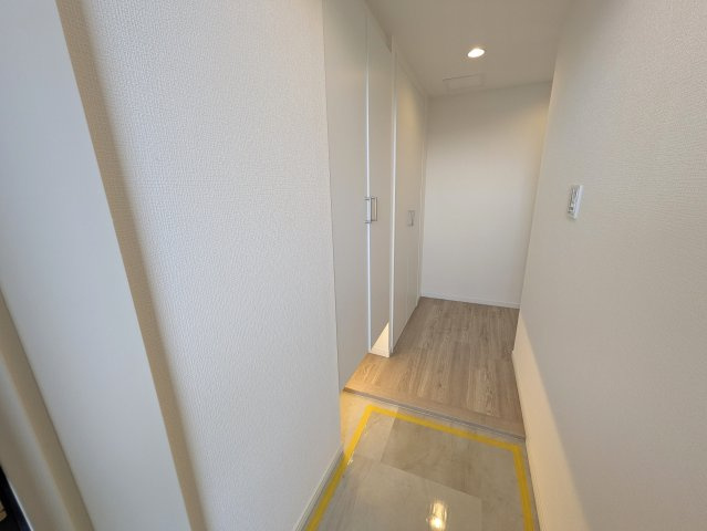 ペットと住まうリノベの【三ツ沢パーク・ホームズ参番館】の玄関|シンプルで使いやすい玄関です