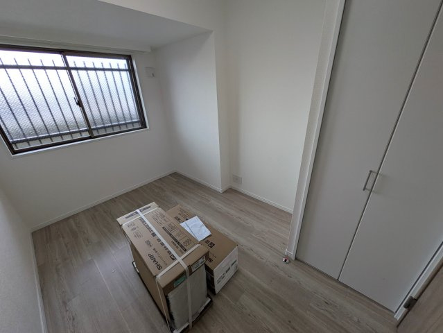 ペットと住まうリノベの【三ツ沢パーク・ホームズ参番館】の洋室|使い勝手のいい洋室です