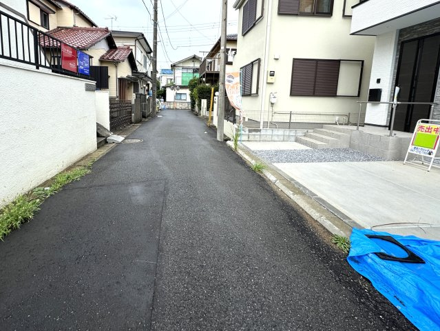 市川市大和田５丁目新築戸建【鶴指小学校：7分】の前面道路含む現地写真|南西側前面道路
