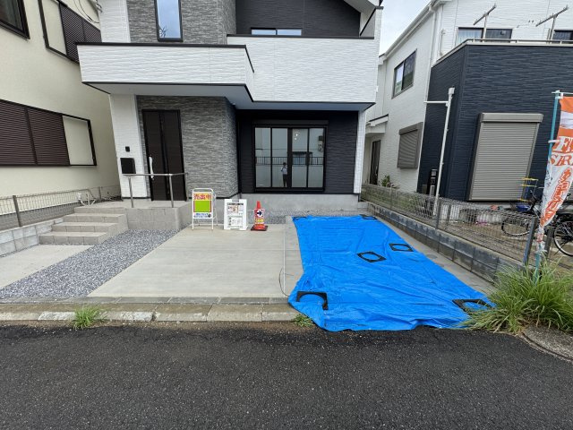 市川市大和田５丁目新築戸建【鶴指小学校：7分】の駐車場|駐車スペース・並列２台駐車可