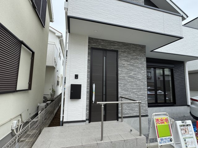 市川市大和田５丁目新築戸建【鶴指小学校：7分】のエントランス|エントランス・玄関ポーチ
