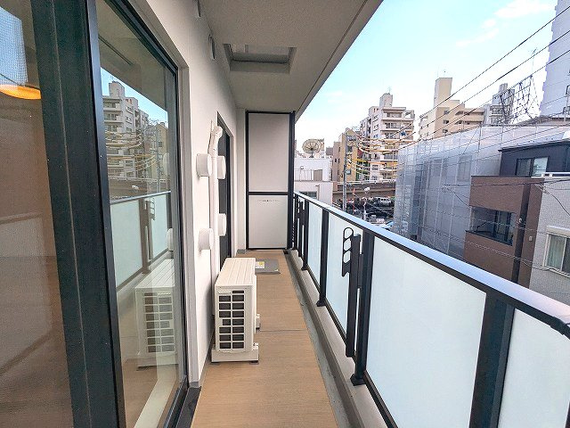 Dimus根岸のバルコニー|3Fワイドバルコニー開放感あります