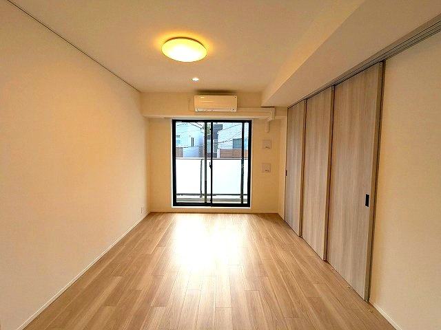 Dimus根岸の設備|インターネット無料、リビング各洋室にエアコンと照明付、リビングと各洋室はバルコニーに面した開放感あるお部屋です