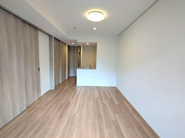 Dimus根岸の設備|インターネット無料、リビング各洋室にエアコンと照明付、リビングと各洋室はバルコニーに面した開放感あるお部屋です