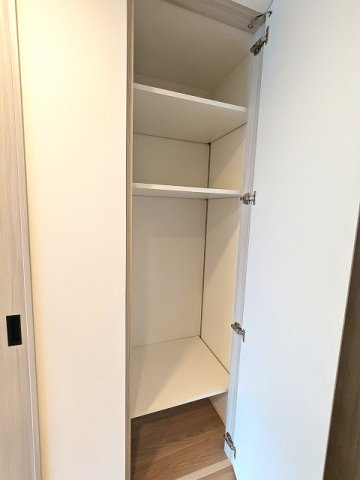 Dimus根岸の設備|リビングに便利な収納付です