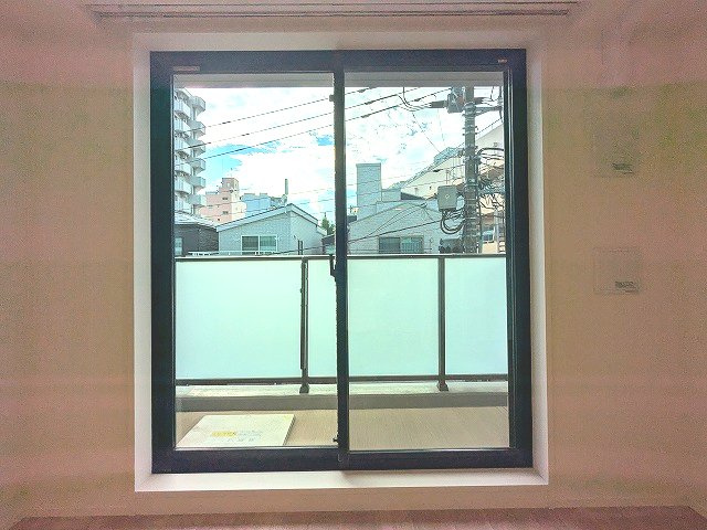 Dimus根岸の設備|3Fリビング窓からの眺望です、防音性・防犯性・遮熱効果の高いペアサッシの窓です