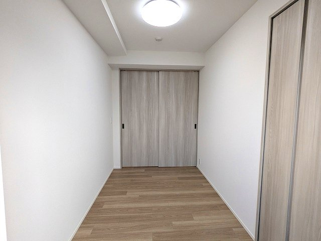 Dimus根岸の設備|4帖洋室、インターネット無料、リビング各洋室にエアコンと照明付、リビングと各洋室はバルコニーに面した開放感あるお部屋です