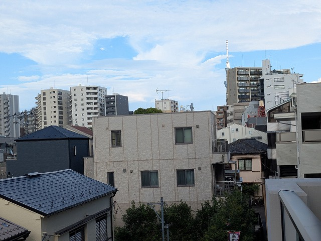 Dimus根岸の設備|3F、4帖洋室バルコニーからの眺望