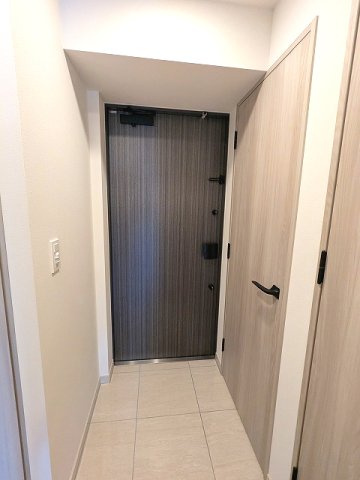 Dimus根岸の設備|ディンプルキーのダブルロックセキュリティ、人感センサー付玄関ライト、シューズインクローゼット