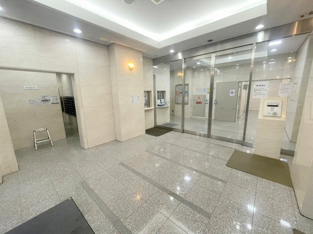 ノルデンタワー新大阪プレミアムのエントランス