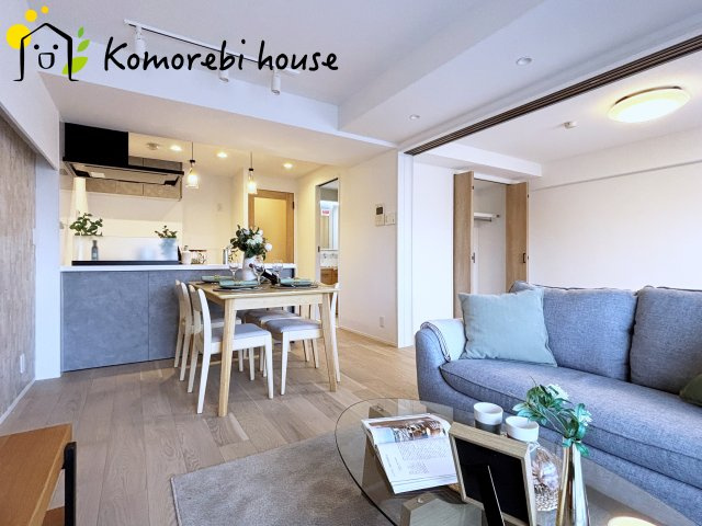 ベルヴィル大宮Aの居間・リビング|キッチンの様子がよく見えるのでコミュニケーションの時間がたくさん作れる空間です