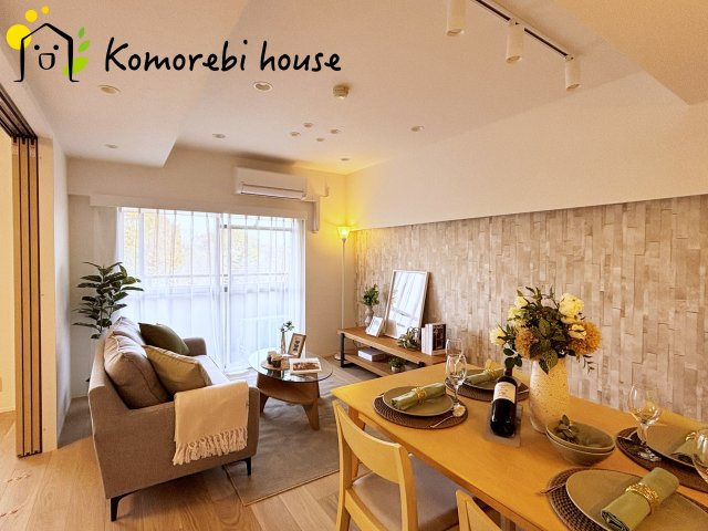 ベルヴィル大宮Aの居間・リビング|18.2帖の広いLDKです