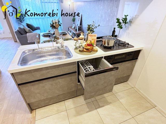 ベルヴィル大宮Aのキッチン|食洗機付きシステムキッチンです