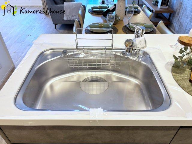 ベルヴィル大宮Aのキッチン|開放感ある水洗い場です