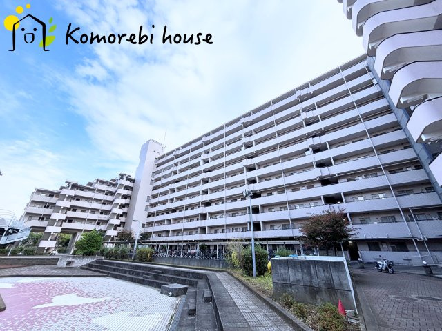 ベルヴィル大宮Aの外観|横に広く迫力があります