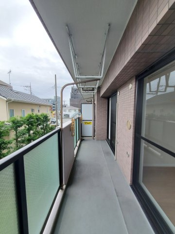 ライオンズヴィアーレ吉川のバルコニー|南むきの陽当りの良いバルコニーです