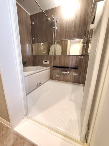 ライオンズヴィアーレ吉川の浴室|広く感じるゆとり設計で快適なリラックスタイムを過ごせます