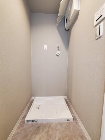 ライオンズヴィアーレ吉川のランドリースペース|ランドリースペースです