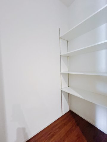 【新築戸建】前橋茂木町第3の収納|「キッチンパントリー」は、お米やお野菜などの食材を保管するのに最適な空間です♪調味料の棚を設けて、買い置きをしまえるのもいいですね。