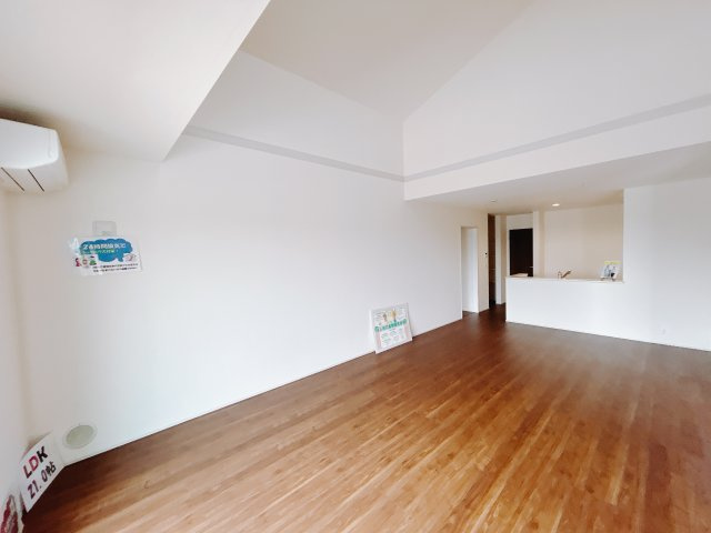 【新築戸建】前橋茂木町第3の居間・リビング|これから長く住むお家のリビングには毎日気持ちのいい日差しが差し込みます。ポカポカ日向ぼっこをしながらお昼寝をするのもいいですね♪明るいリビングに気分も晴れやかに♪