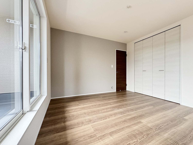 洋室　各居室に収納スペースを確保