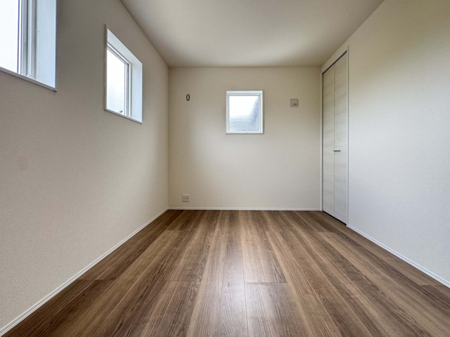 洋室　各居室に収納スペースを確保