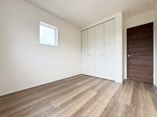 洋室　各居室に収納スペースを確保