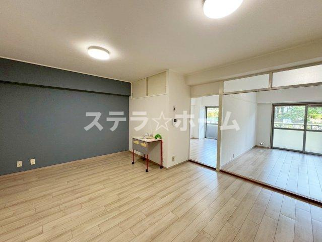 日興千里台スカイタウンB棟の居間・リビング|ゆったりとした居間です